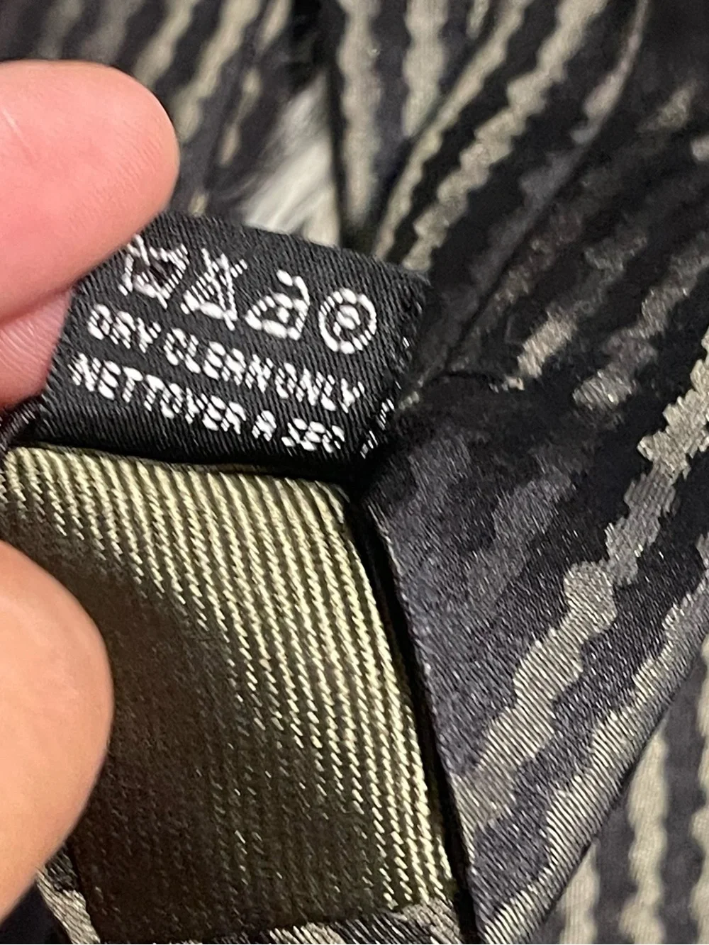 Dolce Gabana Carvatte 100%  silk necktie made in Italy
